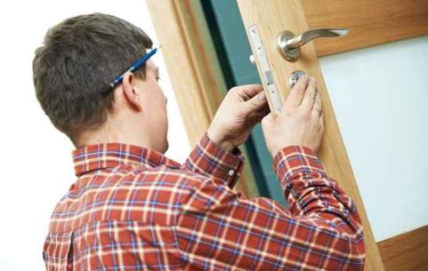 Door Repair 101: Carpenter Insights for Reviving Your Home's Entryways